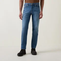 2023 D-Finitive Tapered-Leg Jeans