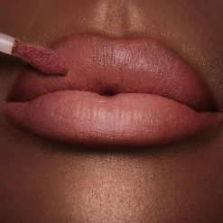 New CHARLOTTE TILBURY Airbrush Flawless Lip Blur