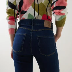 An Mid-Rise Slim Leg Jeans