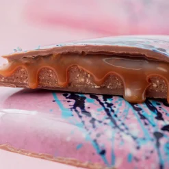 Hot GRÁ CHOCOLATES Caramel and Almond Sweetheart 200g