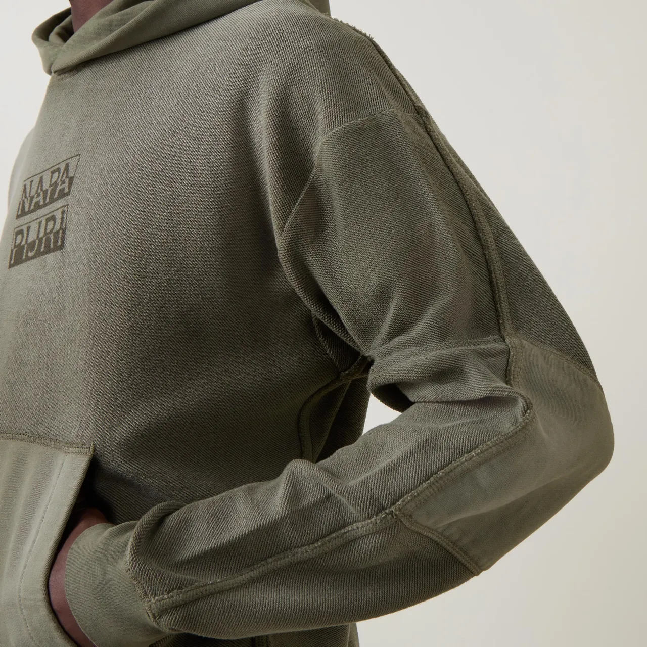 New NAPAPIJRI Comel Logo Hoodie