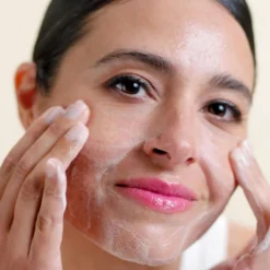 Fashion IT COSMETICS Confidence in a Cleanser Hydrating Facial Cleanser Serum