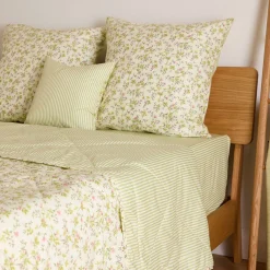 Dainty Lily Reversible Quilt