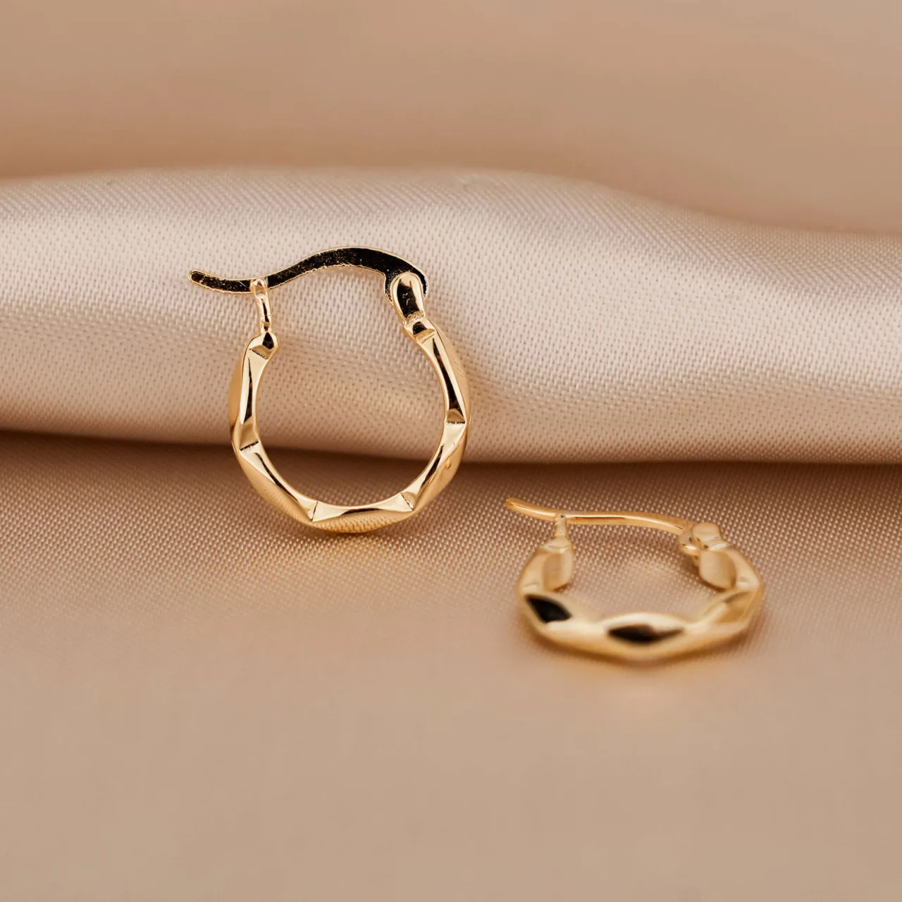New METTLE & BLOOM Demure Hoop Earrings