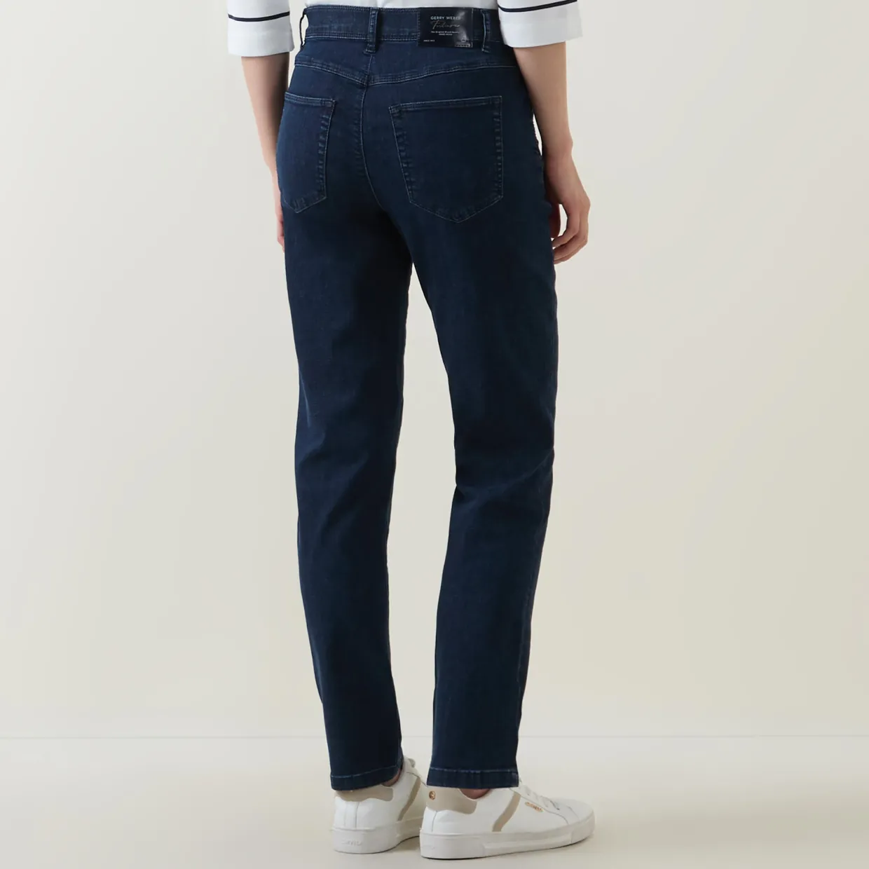 Kia Mid-Rise Tapered Jeans