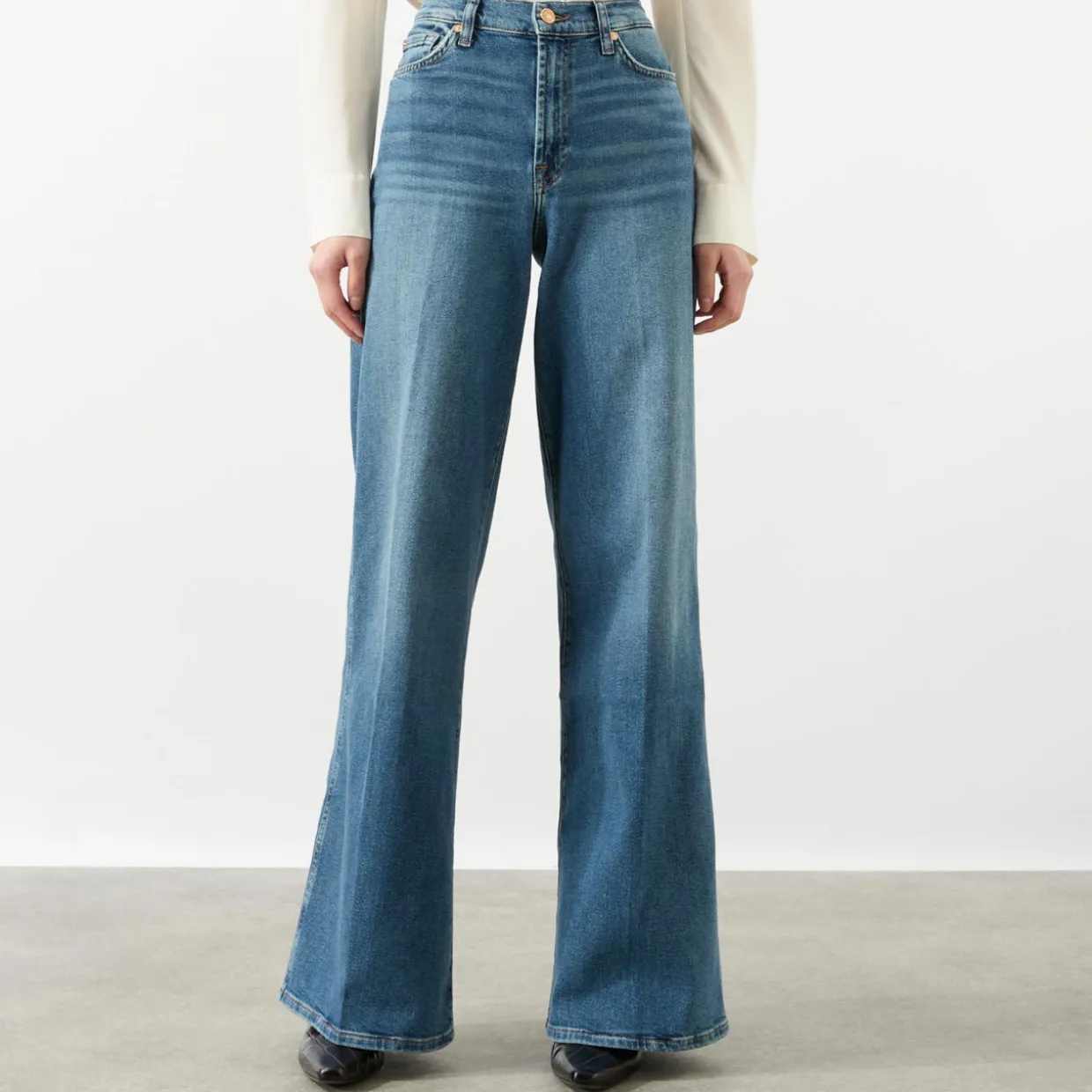 Lotta Luxe Vintage Wide Leg Jeans