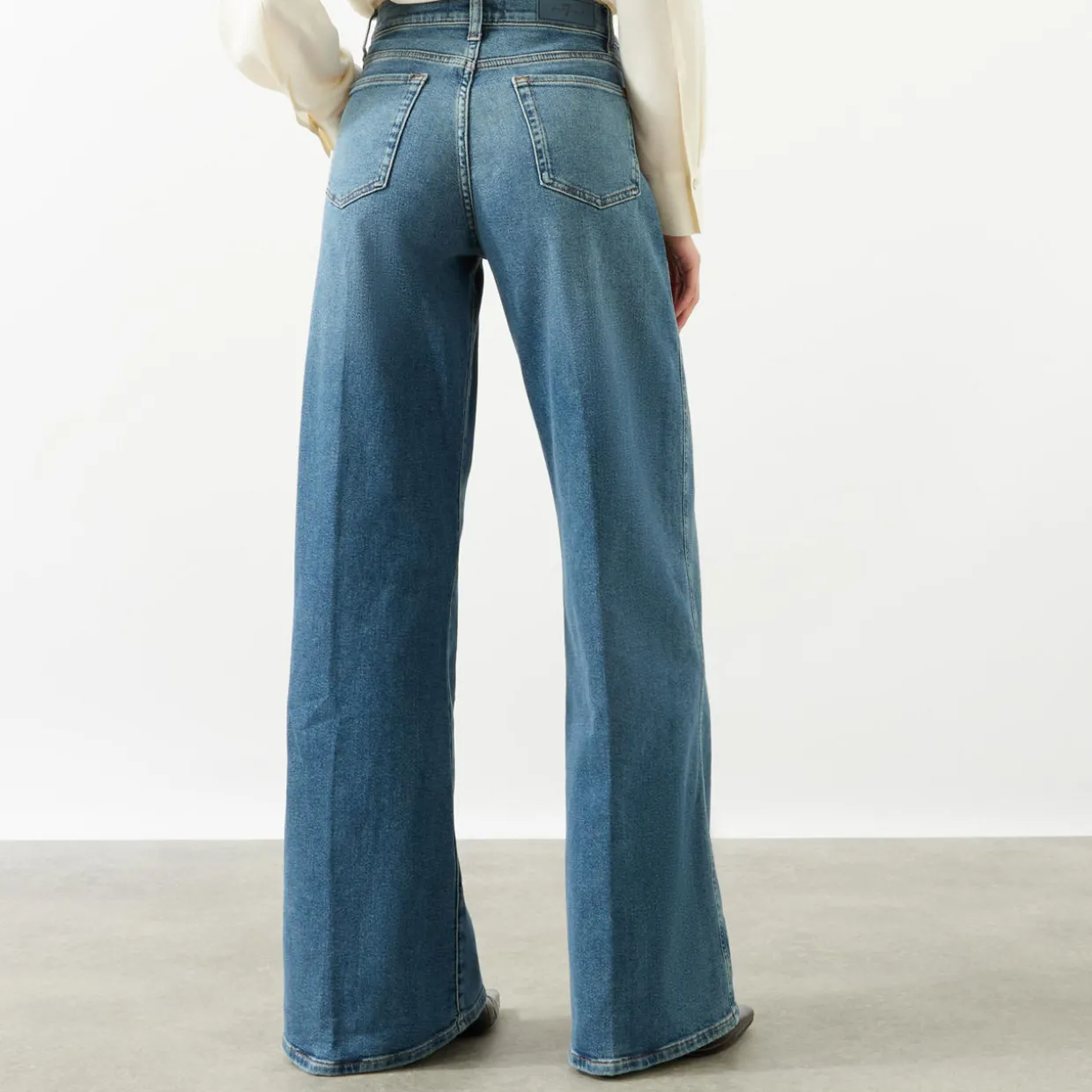 Lotta Luxe Vintage Wide Leg Jeans
