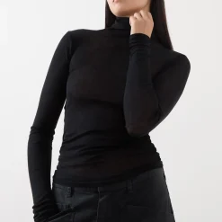 Massachusetts Fine-Knit Turtleneck