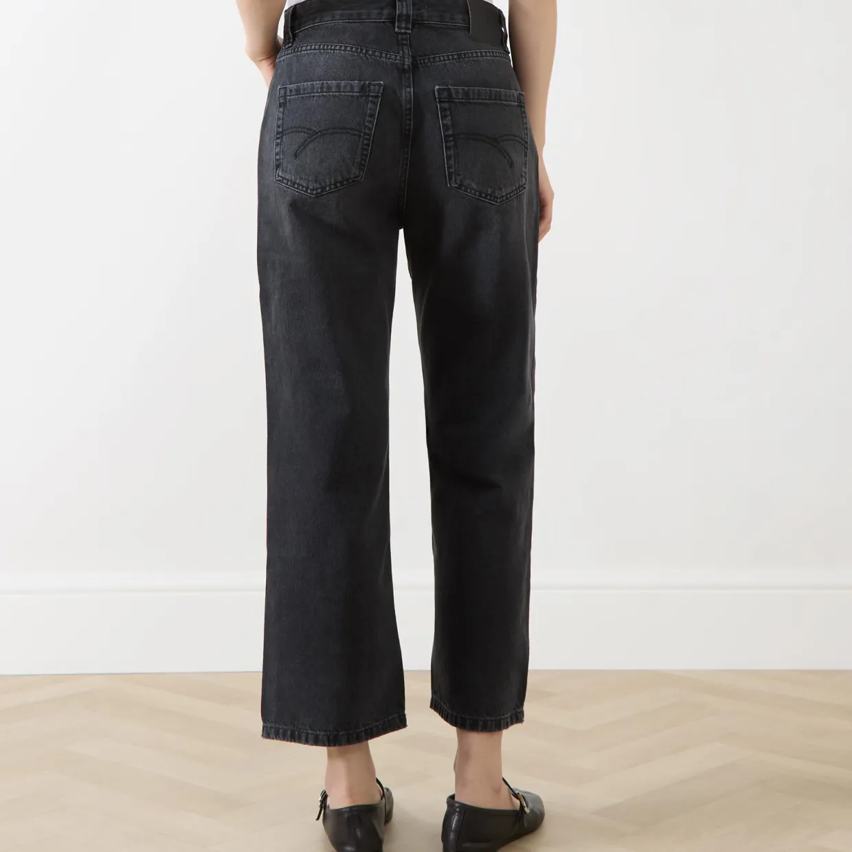 Mom Straight Leg Cropped Jeans