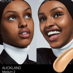 Pure Radiant Tinted Moisturiser SPF 30