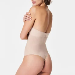 Thinstincts® 2.0 Medium Control High Waisted Thong