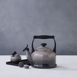 Traditional Kettle With Fixed Whistle 2.1L