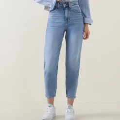 Discount TOMMY JEANS Ultra High-Rise Tapered Mom Jeans