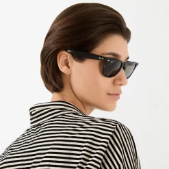 Discount RAY-BAN Wayfarer Square Sunglasses  Black