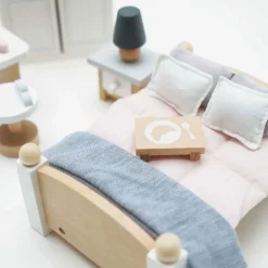 Wooden Master Bedroom 19-Piece Set